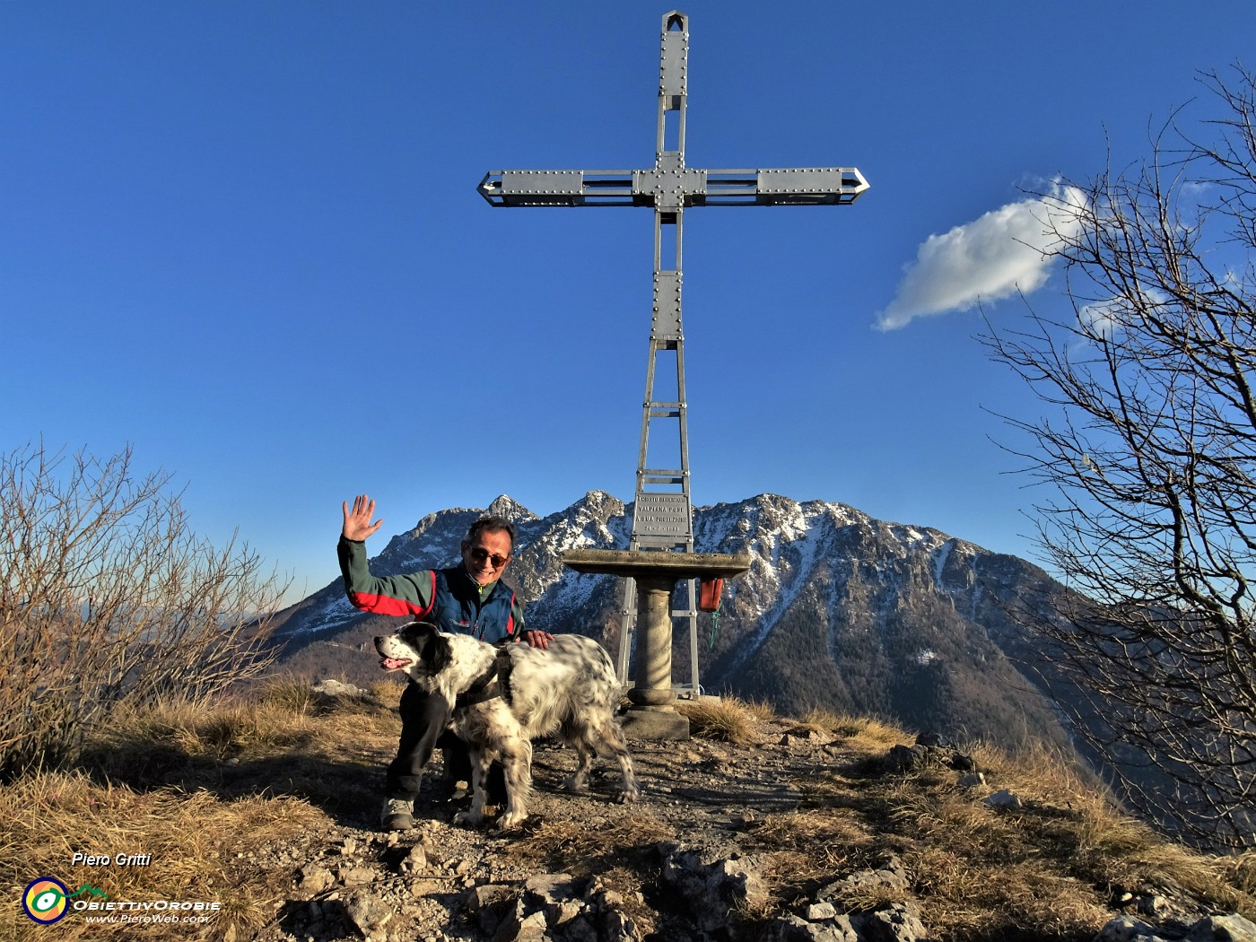 42 Alla croce del Monte Castello (1425 m).JPG